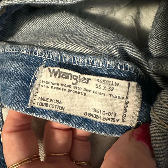 Vintage Wrangler Frayed Bottom Jeans. - Picture 10 of 10